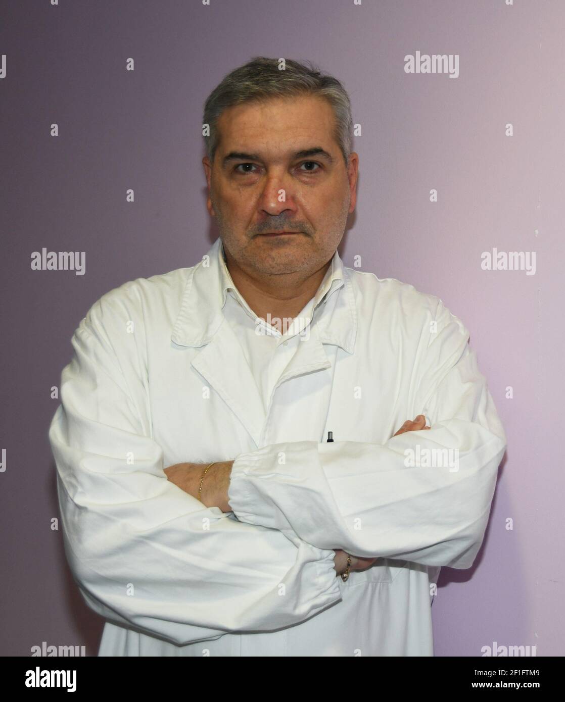 Varese, Italien. März 2021, 08th. Varese, Italien ASST Sette Laghi Forschungsverfahren im mikrobiologischen Labor unter der Leitung von Prof. Fabrizio Maggi und seinem Team bei der Rekonstruktion des neuen Virus-Genoms mit der Sequenzierung des gesamten Instrumentals des gesamten Spike-Proteins, dem Teil des SARS CoV- 2 im Foto: Prof. Fabrizio Maggi Quelle: Independent Photo Agency/Alamy Live News Stockfoto Varese, Italien. März 2021, 08th. Varese, Italien ASST Sette Laghi Forschungsverfahren im mikrobiologischen Labor unter der Leitung von Prof. Fabrizio Maggi und seinem Team bei der Rekonstruktion des neuen Virus-Genoms mit der Sequenzierung des gesamten Instrumentals des gesamten Spike-Proteins, dem Teil des SARS CoV- 2 im Foto: Prof. Fabrizio Maggi Quelle: Independent Photo Agency/Alamy Live News Stockfoto