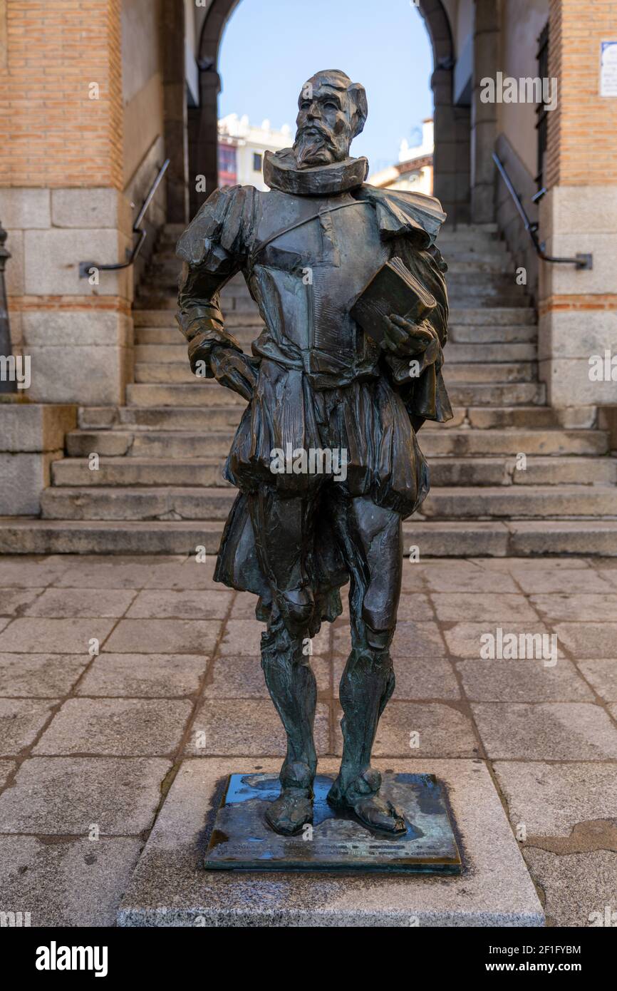 Toledo, Spanien - 28. Februar 2021: Statue von Miguel de Cervantes in Toledo Stockfoto