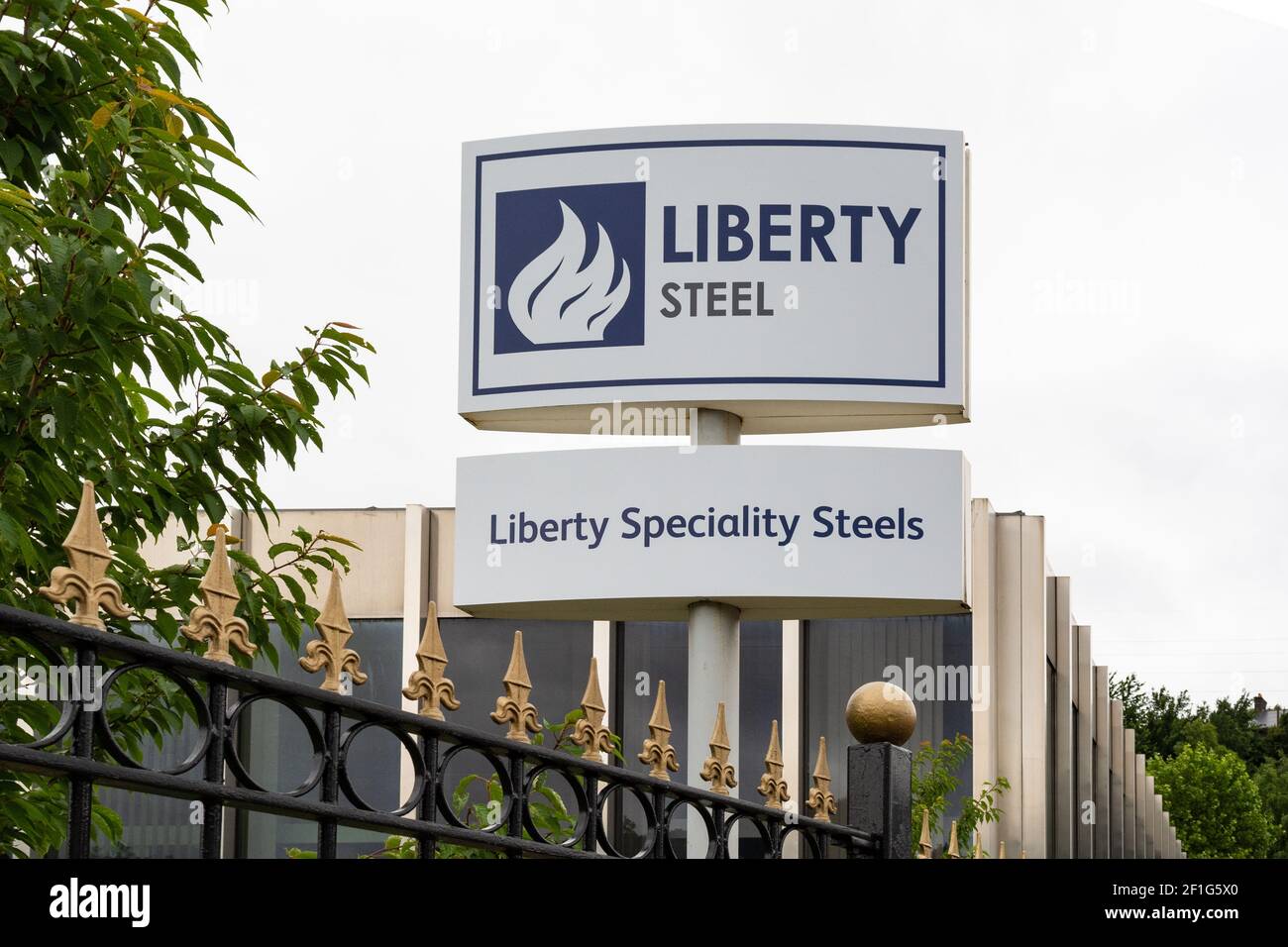 Liberty Steel Schild, Stocksbridge, Sheffield, South Yorkshire, England, VEREINIGTES KÖNIGREICH Stockfoto