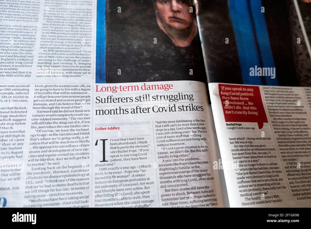 "Langzeit-Schadenskranke kämpfen noch Monate nach Covid-Streiks" Guardian Zeitungsartikel im März 2021 London Großbritannien Stockfoto