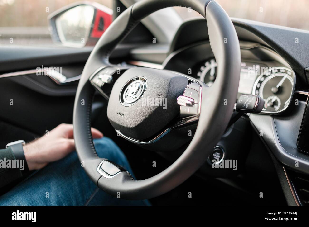 Selbstfahren oder Autopilot-Modus in Skoda Auto zeigt Zukunft der Elektroautos, März 2021, Prag, Tschechische Republik Stockfoto