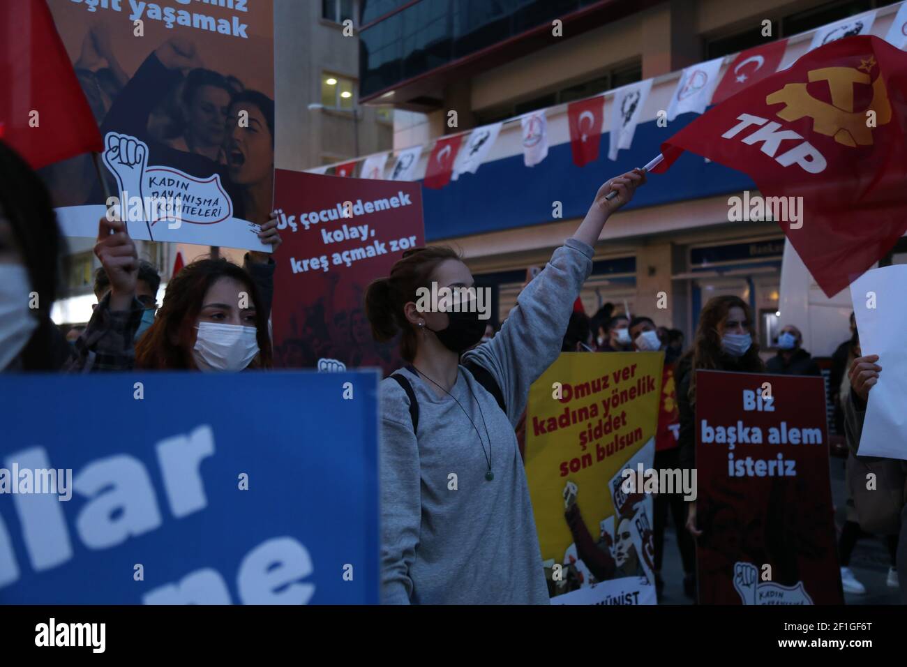 Karsiyaka, Izmir - Türkei , 03-08-2021: Ansichten vom Internationalen Tag der Arbeiterinnen in Izmir, Türkei. Stockfoto