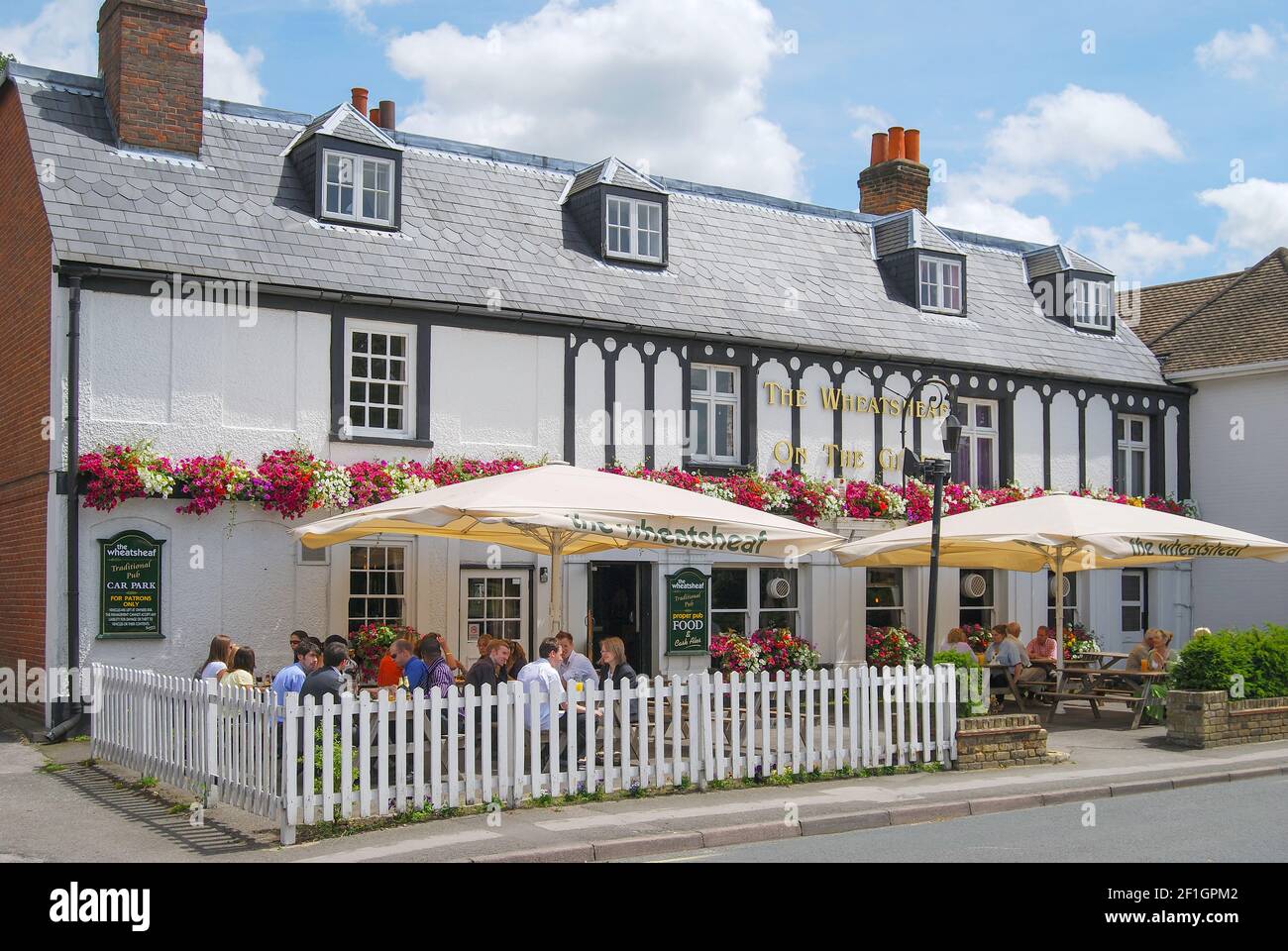 The Wheatsheaf on the Green Pub, Esher Green, Esher, Surrey, England, Vereinigtes Königreich Stockfoto