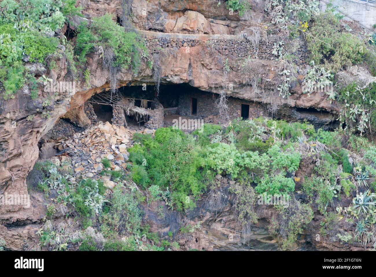 Häuser in einem Felsen von La Palma Stockfoto