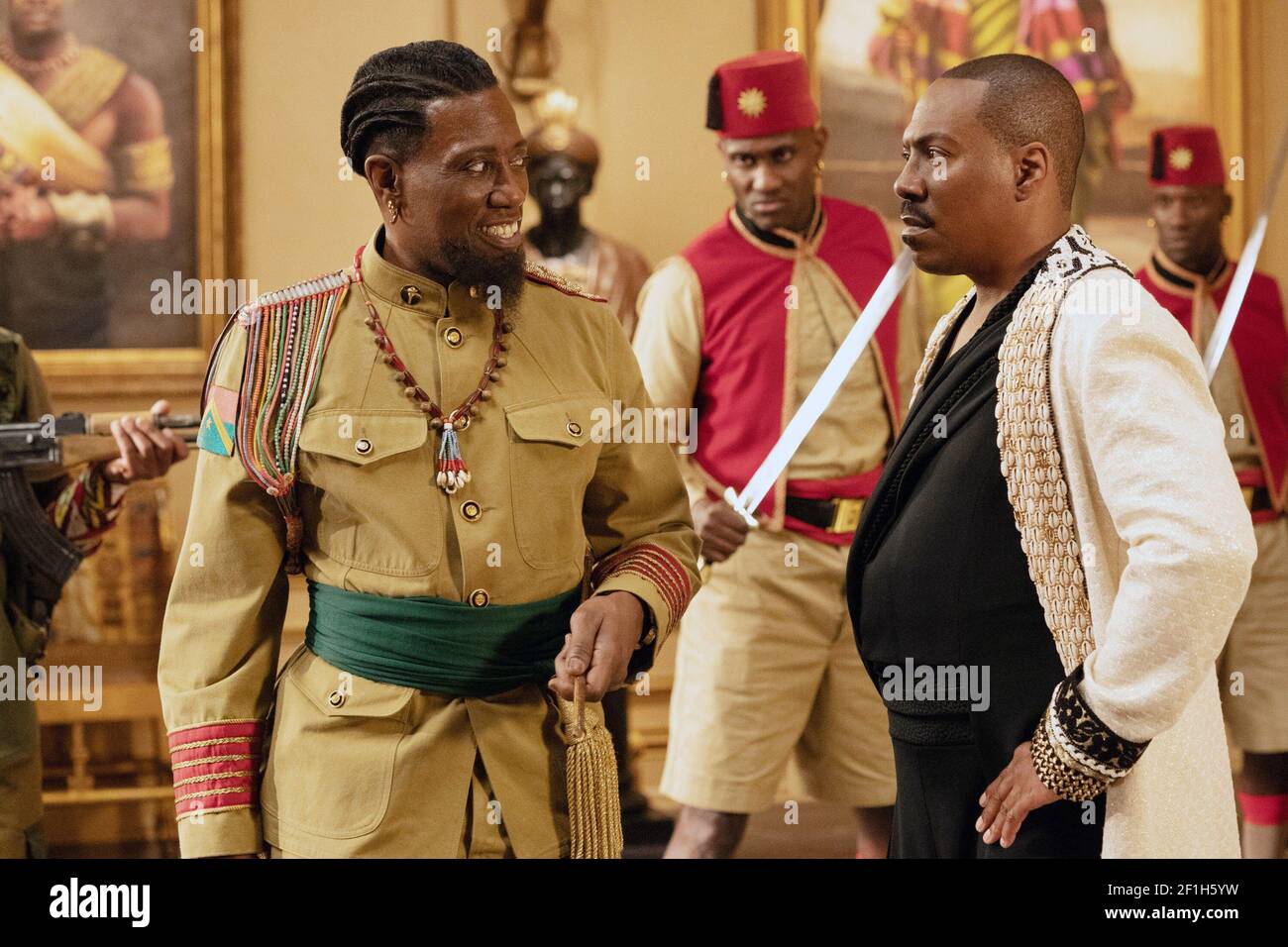 COMING 2 AMERICA, (aka COMING TO AMERICA 2), von links: Wesley Snipes,  Eddie Murphy, 2021. ph: Quantrell D. Colbert / © Amazon / Courtesy Everett  Collection Stockfotografie - Alamy