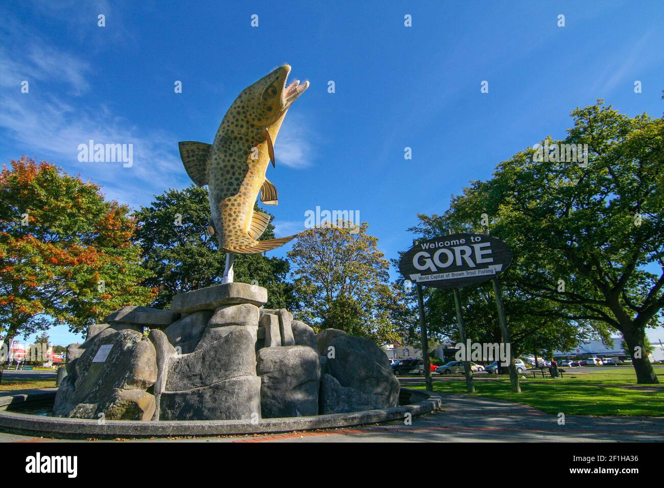 Gore, Southland, Neuseeland, Riesenforelle Statue, Stadt ist bekannt als Welthauptstadt des Braunen Forellenfischens. Stockfoto