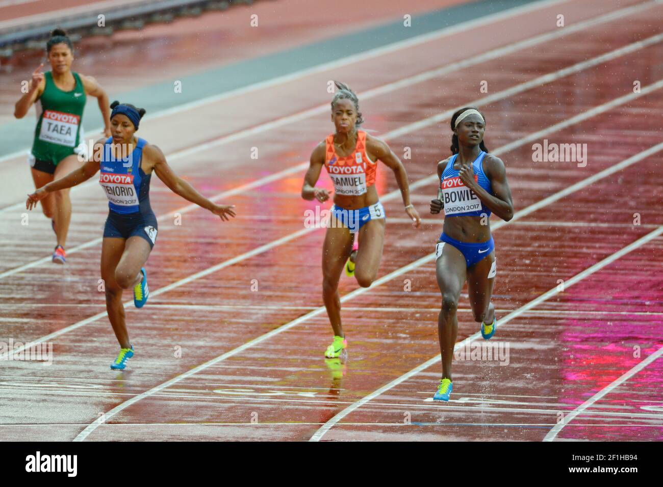 Tori Bowie (USA), Jamile Samuel (NED), Angela Gabriela Tenorio (ECU). 100 Meter Frauen, heizt. IAAF Leichtathletik-Weltmeisterschaften London 2017 Stockfoto