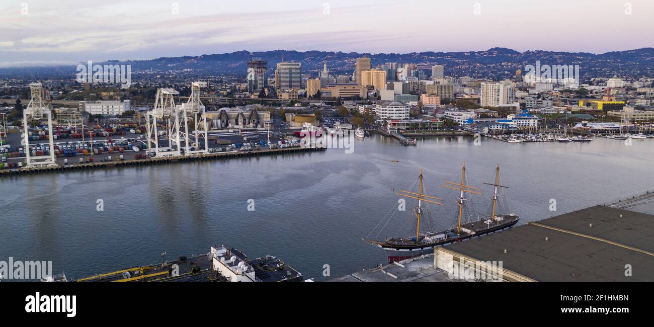 Luftaufnahme Oakland Inner Harbor Port City Downtown Skyline Stockfoto