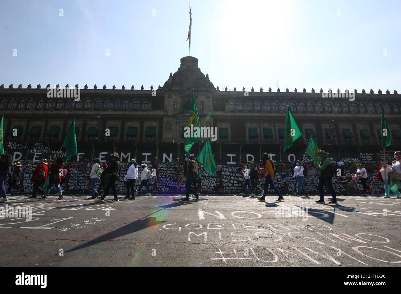 Mexiko-Stadt, 8. März 2021. Proteste in Zocalo und im Nationalpalast während des Internationalen Frauentags Credit: Andrea Quintero/Alamy Live News Credit: Andrea Quintero/Alamy Live News Stockfoto