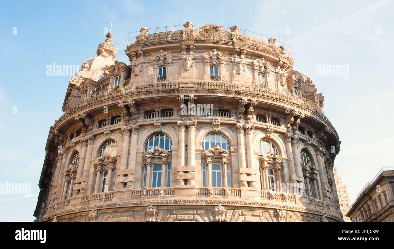Piazza De Ferrari, der Hauptplatz von Genua, befindet sich im Herzen der Stadt Stockfoto