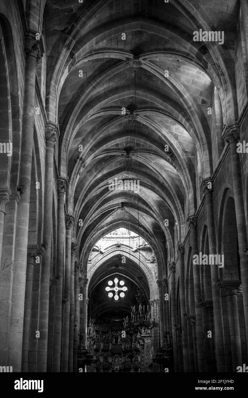Mittelalterlichen gotischen Architektur in einer Kathedrale in Spanien. Steine und schöne ashlars bilden eine Kuppel Stockfoto