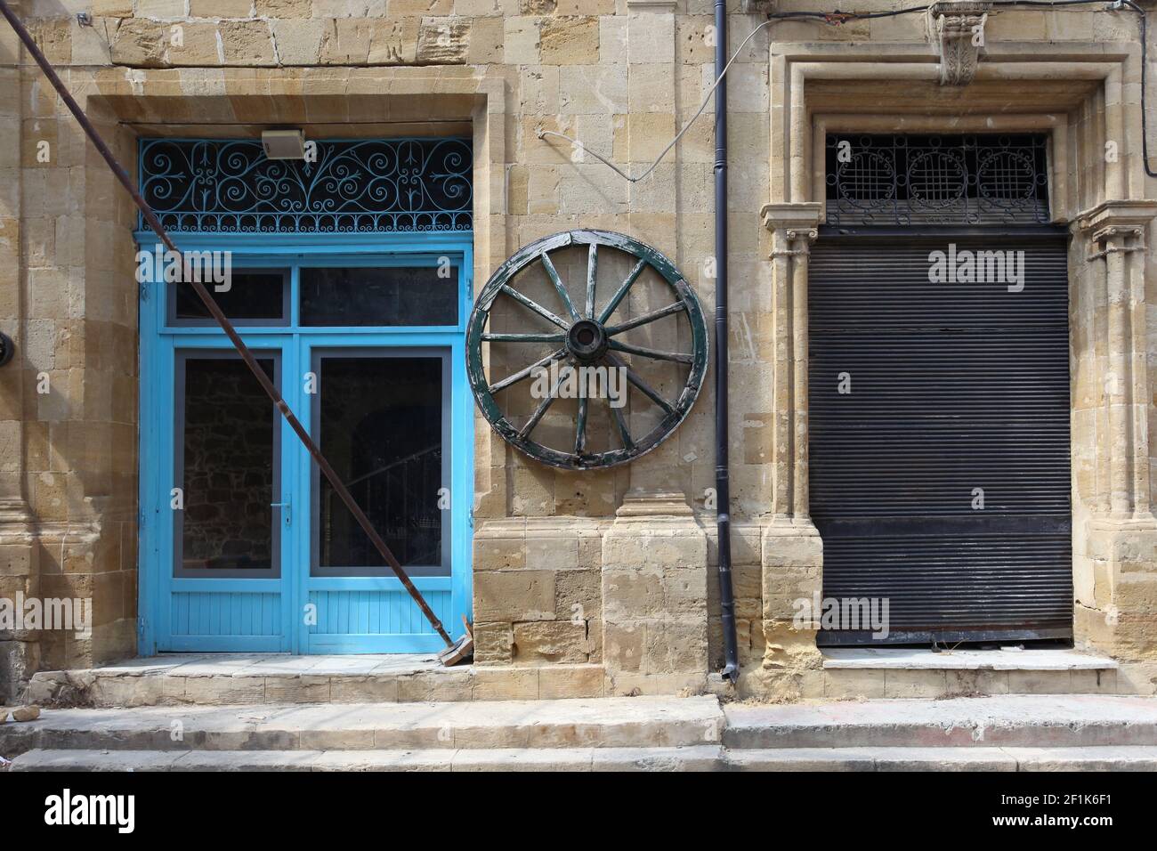 Blaue Tür Stockfoto
