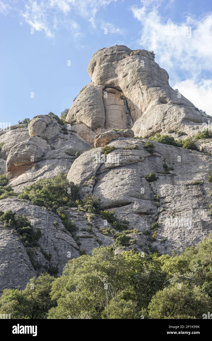 Heiligtum unserer Lieben Frau von Montserrat, Ort der Anbetung auf dem Gipfel des Berges. Montserrat ist ein Felsmassiv, das traditionell betrachtet wird Stockfoto