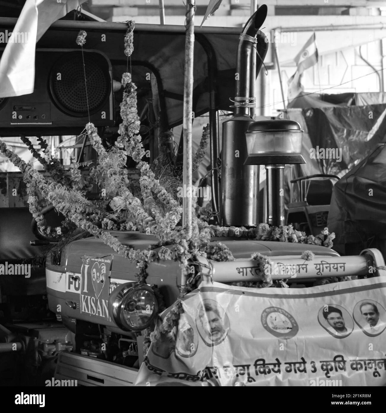 Gazipur, Delhi, Indien – Dezember 25 2020 : Farmer Tractors parkten an der Grenze zu Delhi, wo indische Sikh und Hindu Bauern aus Punjab, Uttar Pradesh und U Stockfoto