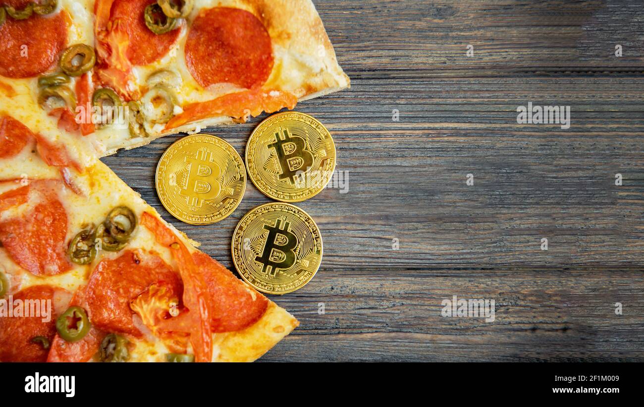 Bitcoin Pizza Tag 22. Mai. cryptocommunity Urlaub. 2 Pizzen für einen Preis  von 10000 Bitcoins. Pizza Index Stockfotografie - Alamy