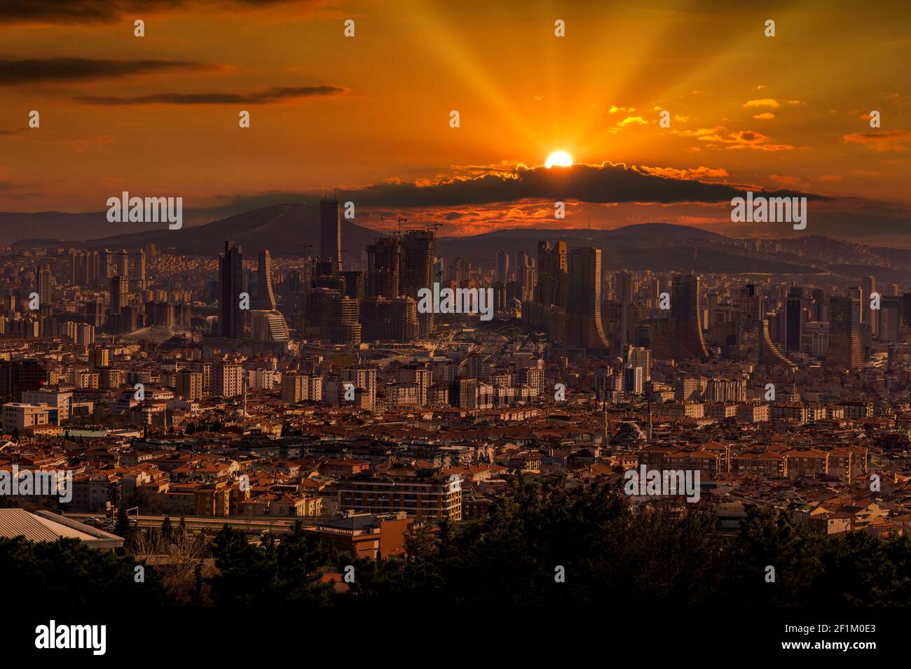 Panorama des asiatischen Teils von Istanbul. Große Stadt mit Wolkenkratzern.Türkei. Stockfoto
