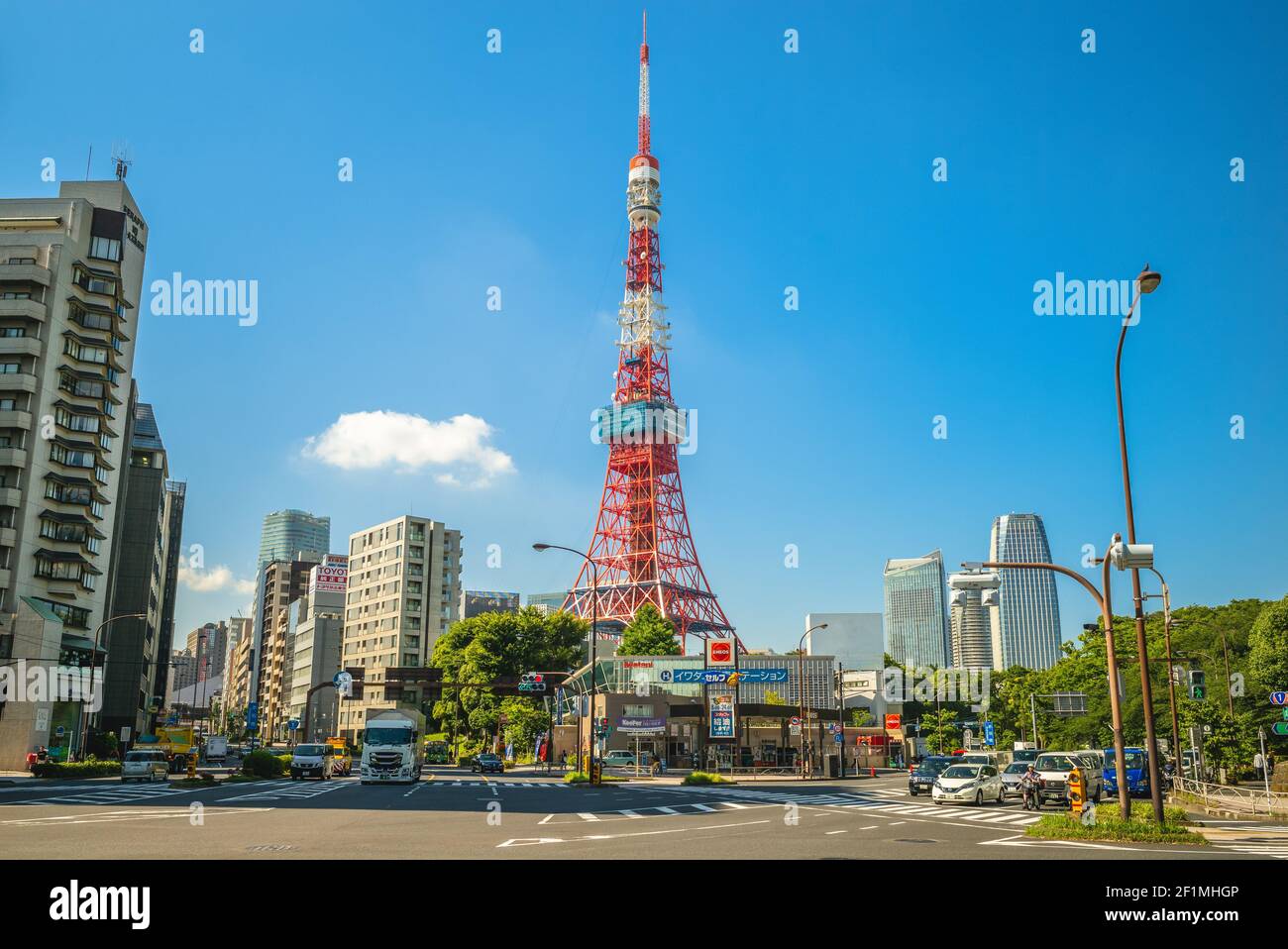 13. Juni 2019: tokyo Tower, ein Kommunikations- und Beobachtungsturm im Shiba koen Bezirk von Minato, Tokyo, Japan. Es wurde im Jahr 1958 gebaut ist die zweite Stockfoto