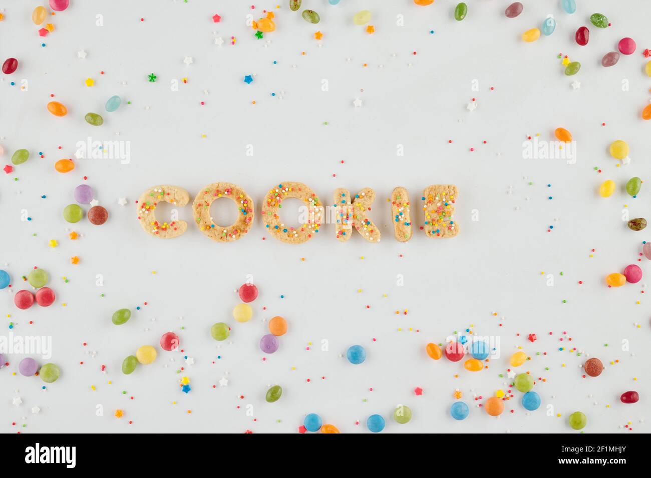 Die Arbeit Cookie aus süßen Keksen und dekoriert mit Streuseln, Blick von oben Stockfoto