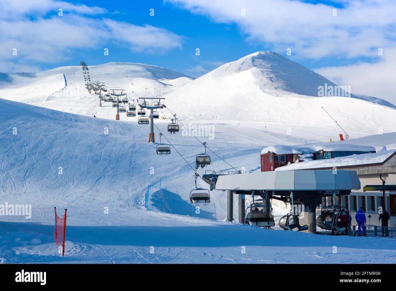 Livigno, Italien - 8. Januar 2019: Skiliftstation in den Dolomiten im Nordosten Italiens und Alpenstadt Stockfoto