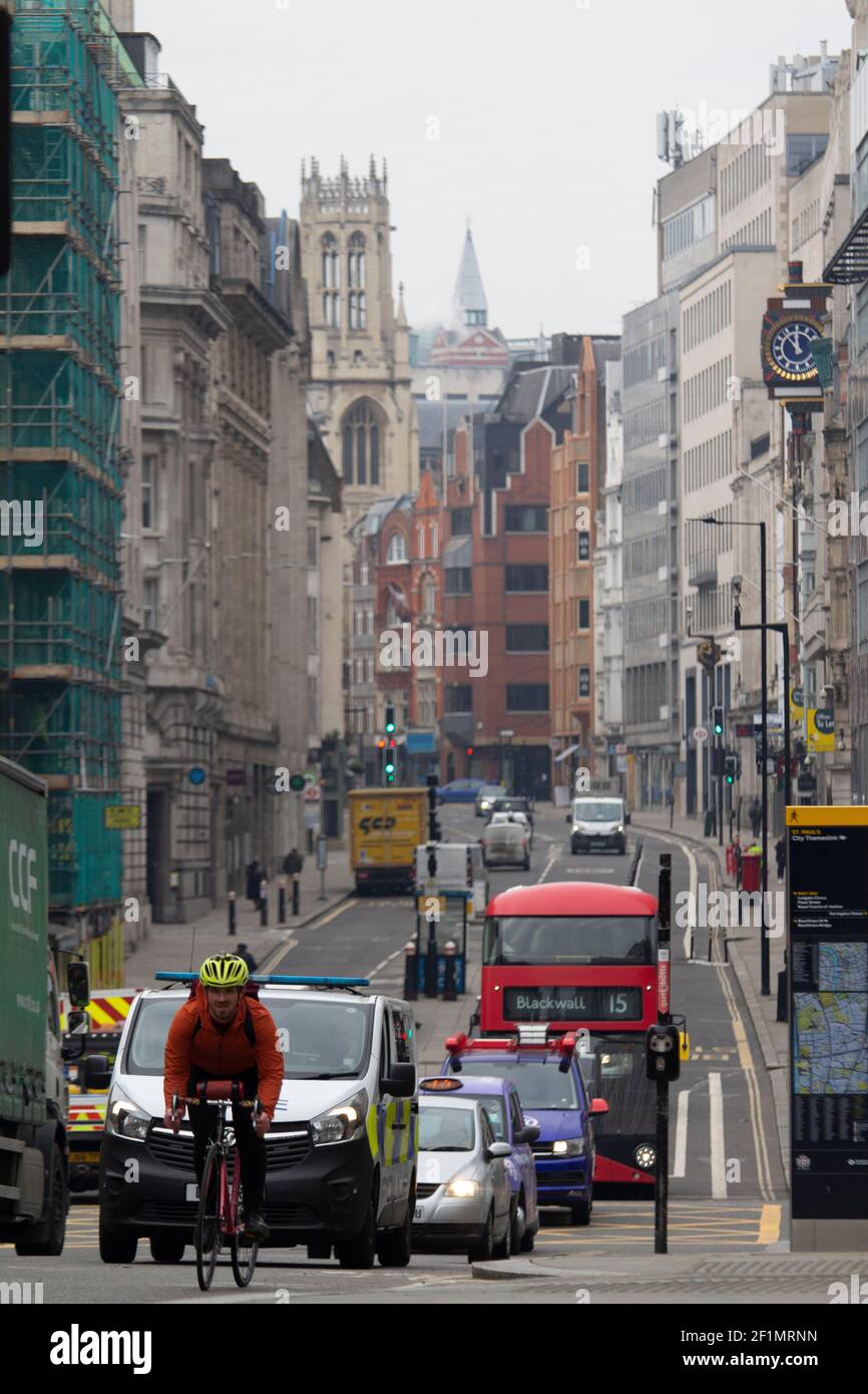 Leere und ruhige Fleet Street London UK, während des Coronavirus, covid-19, Lockdown in England, Großbritannien, Mit geschlossenen Büros und Geschäften Stockfoto