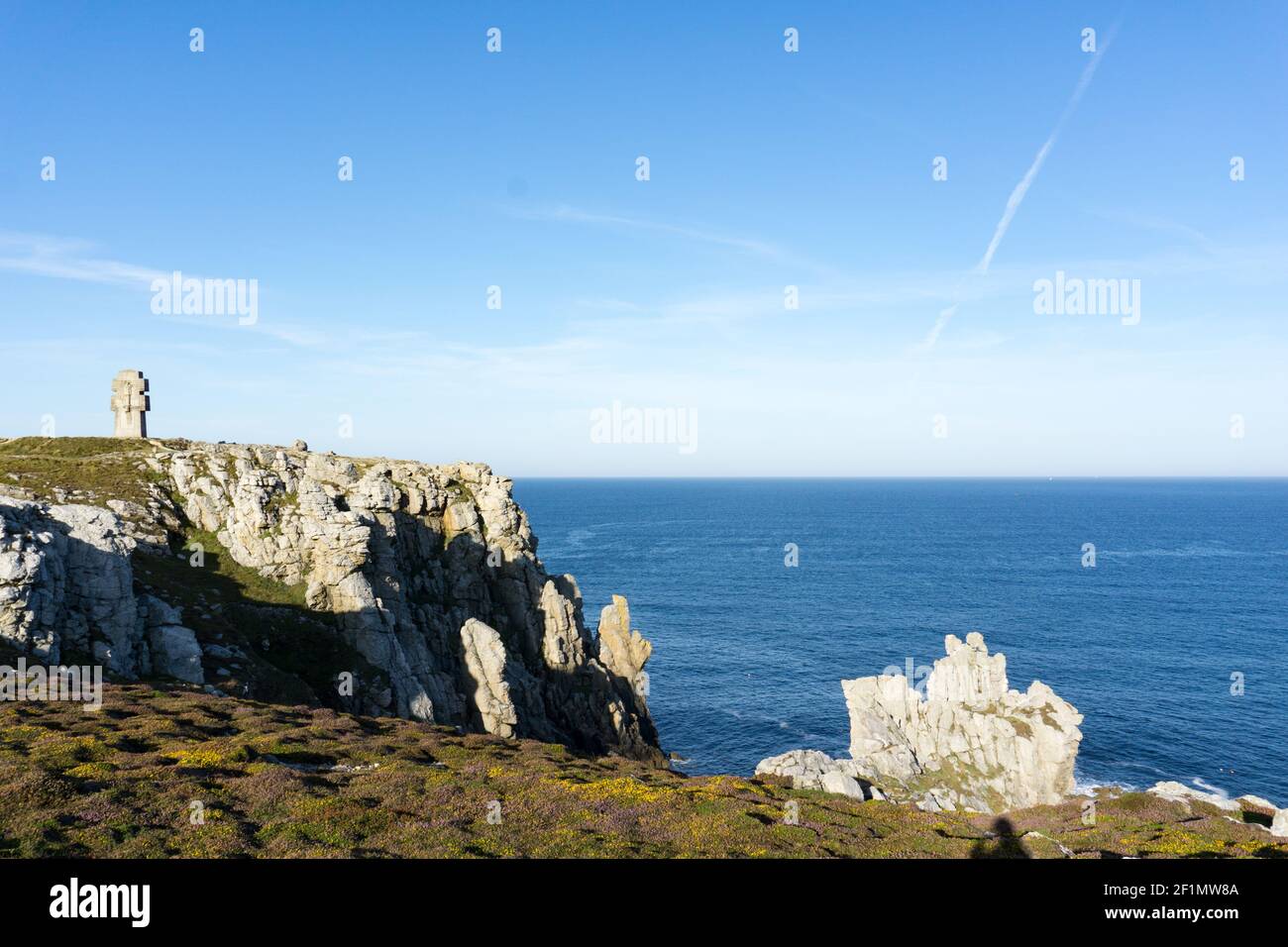 Denkmal des Zweiten Weltkriegs an der Pointe de Penhir in Bretagne Stockfoto