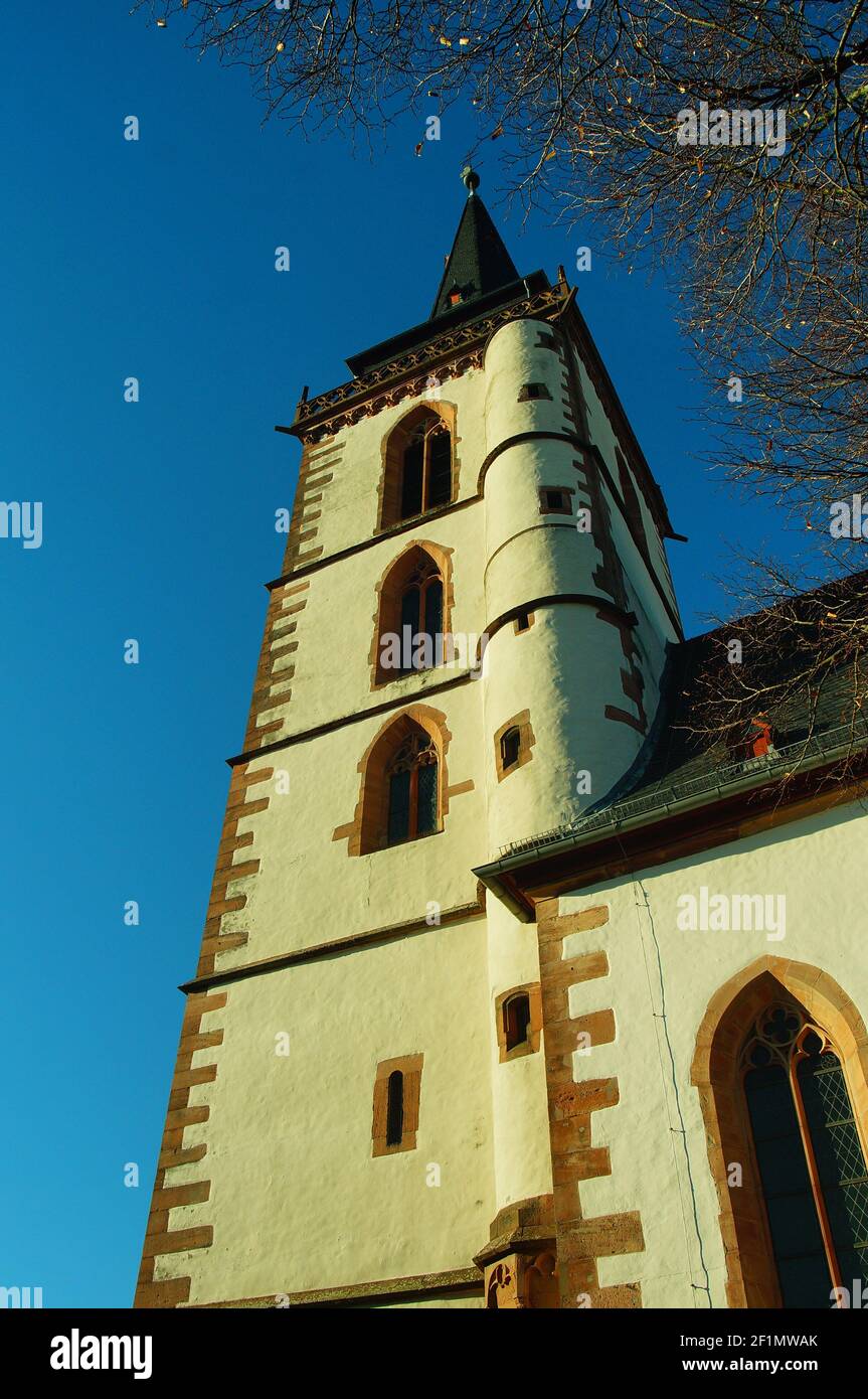 Die Sankt Ursula Kirche in Oberursel am Taunus, Hessen, Deutschland. Die Fundamente weisen auf das 12th. Jahrhundert hin. Das neue Gebäude wurde 1659 eingeweiht. Stockfoto
