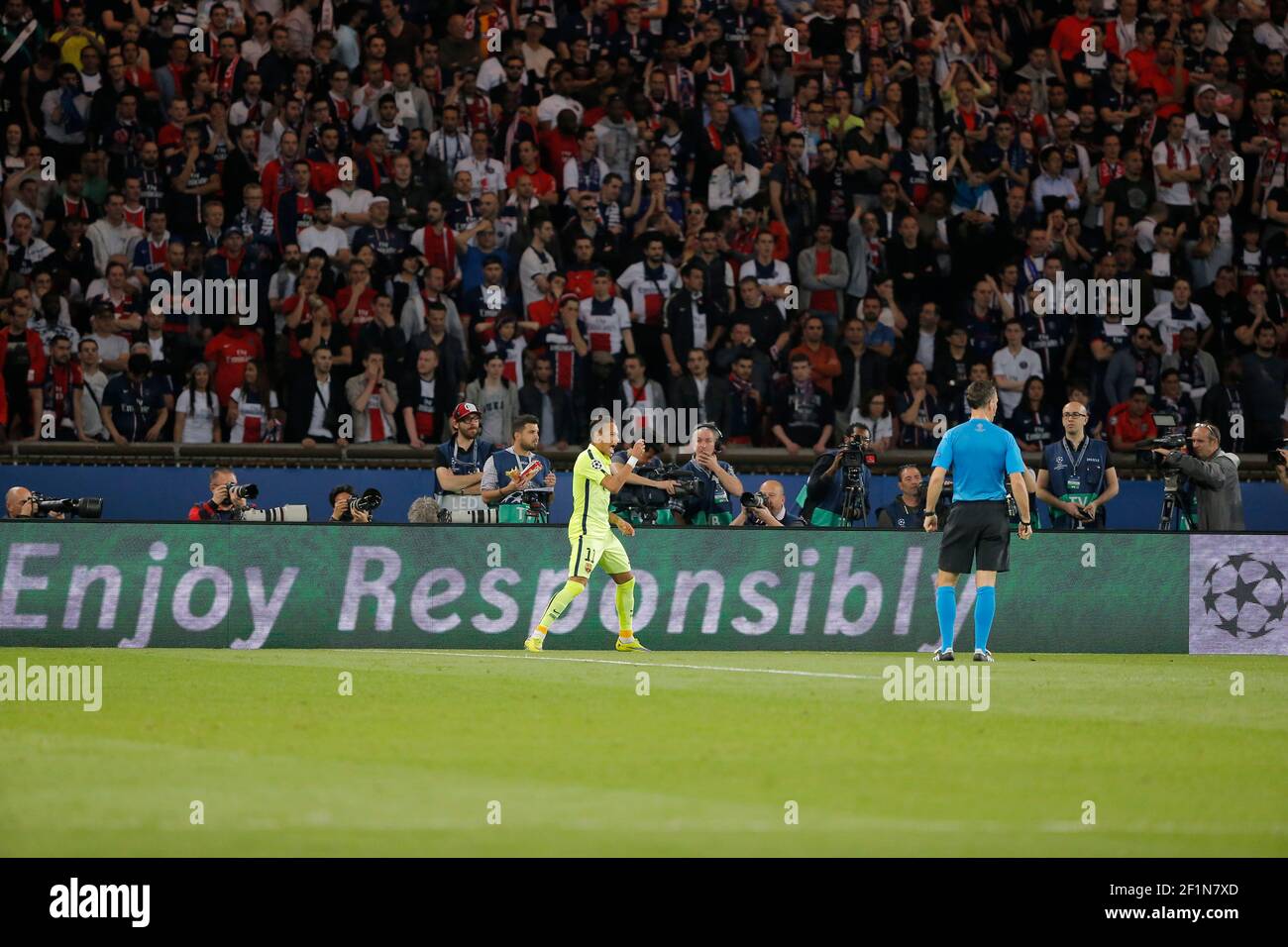 Neymar da Silva Santos Junior (FC Barcelone) erzielte ein Tor und feierte es während der UEFA Champions League Fußball 1/4 Finalspiel, 1st Bein, zwischen Paris Saint Germain und FC Barcelona am 15. April 2015 im Parc des Princes in Paris, Frankreich. Foto Stephane Allaman / DPPI Stockfoto