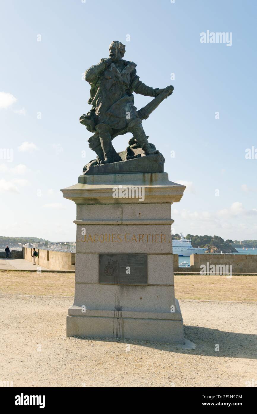 Statue des Entdeckers und Seefahrers Jacques Cartier in Saint-Malo in Bretagne Stockfoto