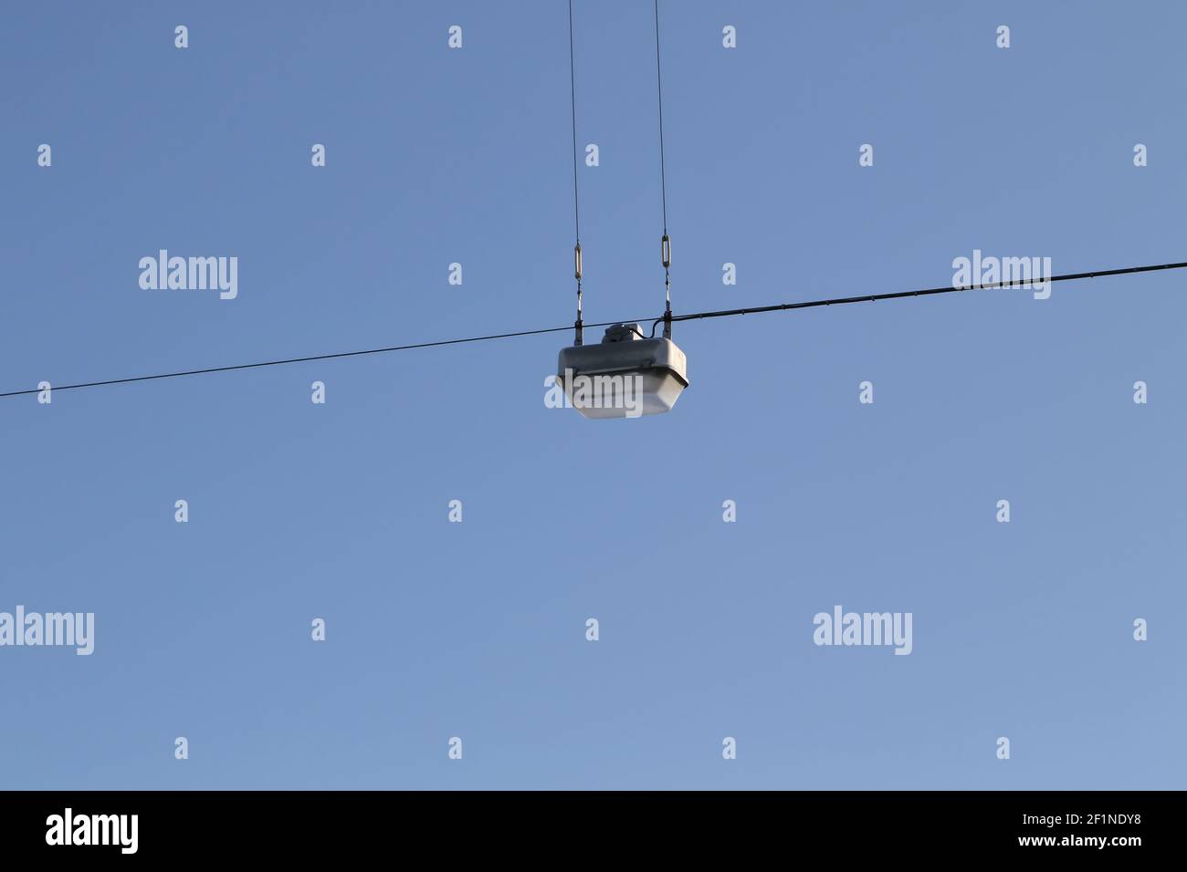 Straßenlaterne am Himmel Stockfoto
