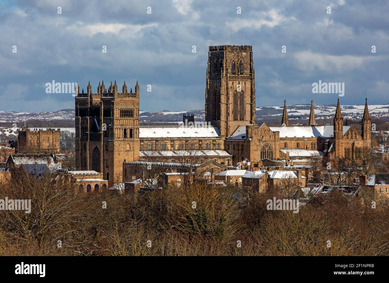 Kathedrale von Durham im Winterschnee, Durham City, County Durham, England, Vereinigtes Königreich Stockfoto