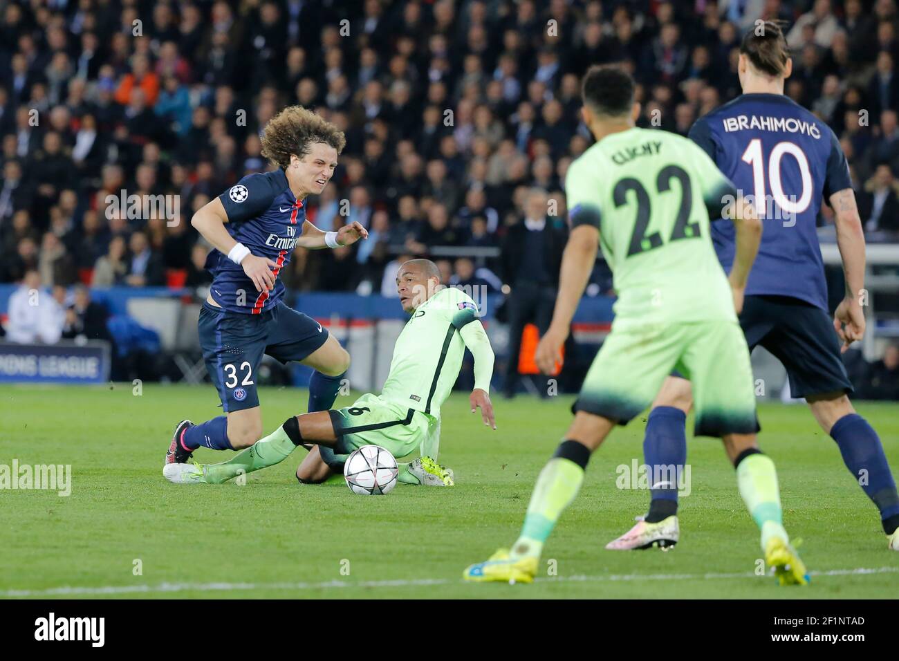 David Luiz Moreira Marinho (psg), Fernando Francisco Reges (Manchester City FC) während des UEFA Champions League Viertelfinales Fußballspiel, 1st Leg, zwischen Paris Saint Germain und Manchester City am 6. April 2016 im Parc des Princes Stadion in Paris, Frankreich - Foto Stephane Allaman / DPPI Stockfoto