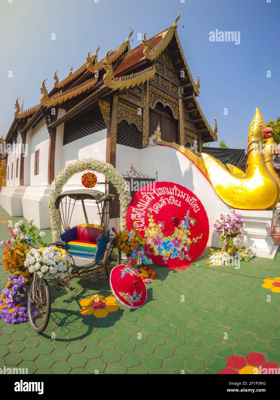 Tempeltour in Thailand Stockfoto