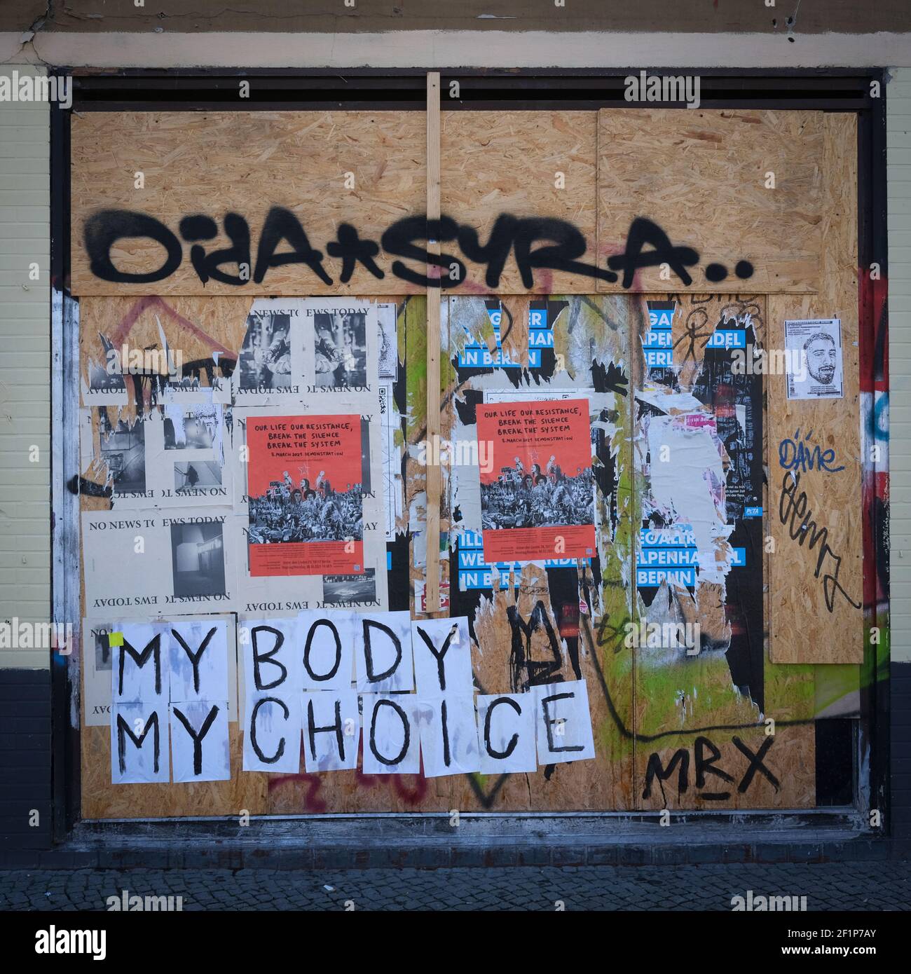 Mein Körper meine Wahl. Plakate beim Internationalen Frauentag 2021 in Berlin Stockfoto