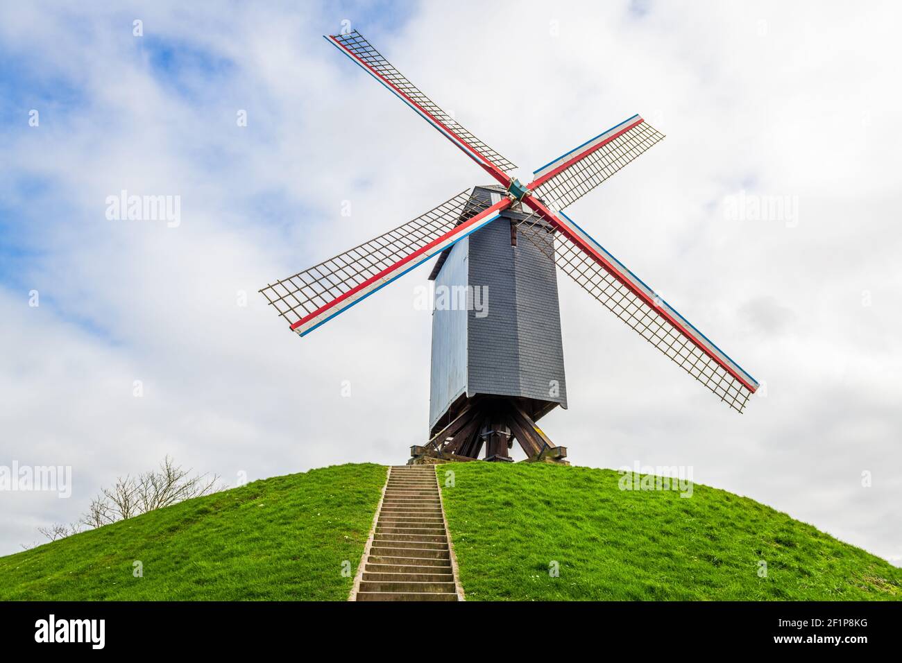 Brügge, Belgien alte Windmühle im Park. Stockfoto