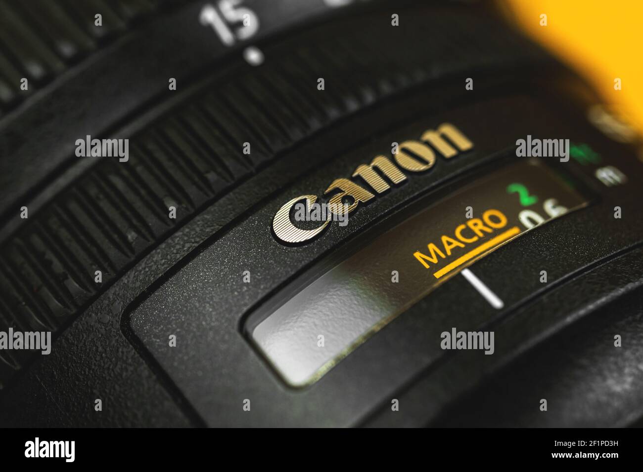 Charkow, Ukraine - 7. März 2021: Canon Objektiv, Hintergrund Makro und Nahaufnahme Foto Stockfoto
