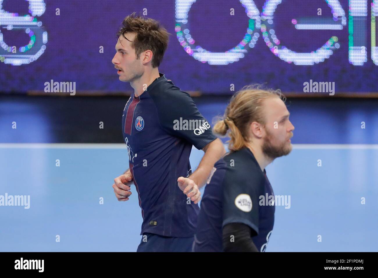 Uwe Gensheimer (PSG?Handball), Henrik Mollgaard (PSG Handball) während der französischen Meisterschaft Lidl StarLigue Handballspiel zwischen Paris Saint-Germain Handball und Montpellier Handball am 23. November 2016 im Pierre de Coubertin Stadion in Paris, Frankreich - Foto Stephane Allaman / DPPI Stockfoto