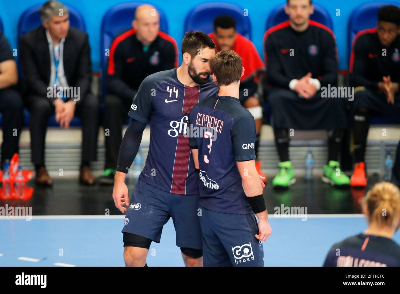 Nikola Karabatic (PSG Hanball), Uwe Gensheimer (PSG?Handball) beim EHF Champions League, Gruppe A, Handball-Spiel zwischen Paris Saint-Germain Handball und Telekom Veszprem am 27. November 2016 im Pierre de Coubertin Stadion in Paris, Frankreich - Foto Stephane Allaman / DPPI Stockfoto