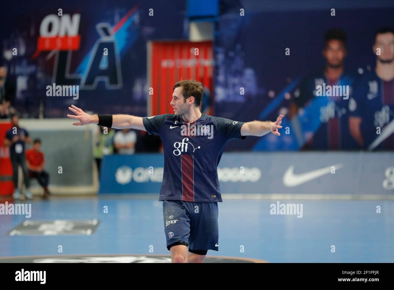 Uwe Gensheimer (PSG?Handball) beim Viertelfinale des Handball French League Cup zwischen Paris Saint-Germain und US Creteil Handball am 11. Dezember 2016 im Pierre de Coubertin Stadion in Paris, Frankreich - Foto Stephane Allaman / DPPI Stockfoto