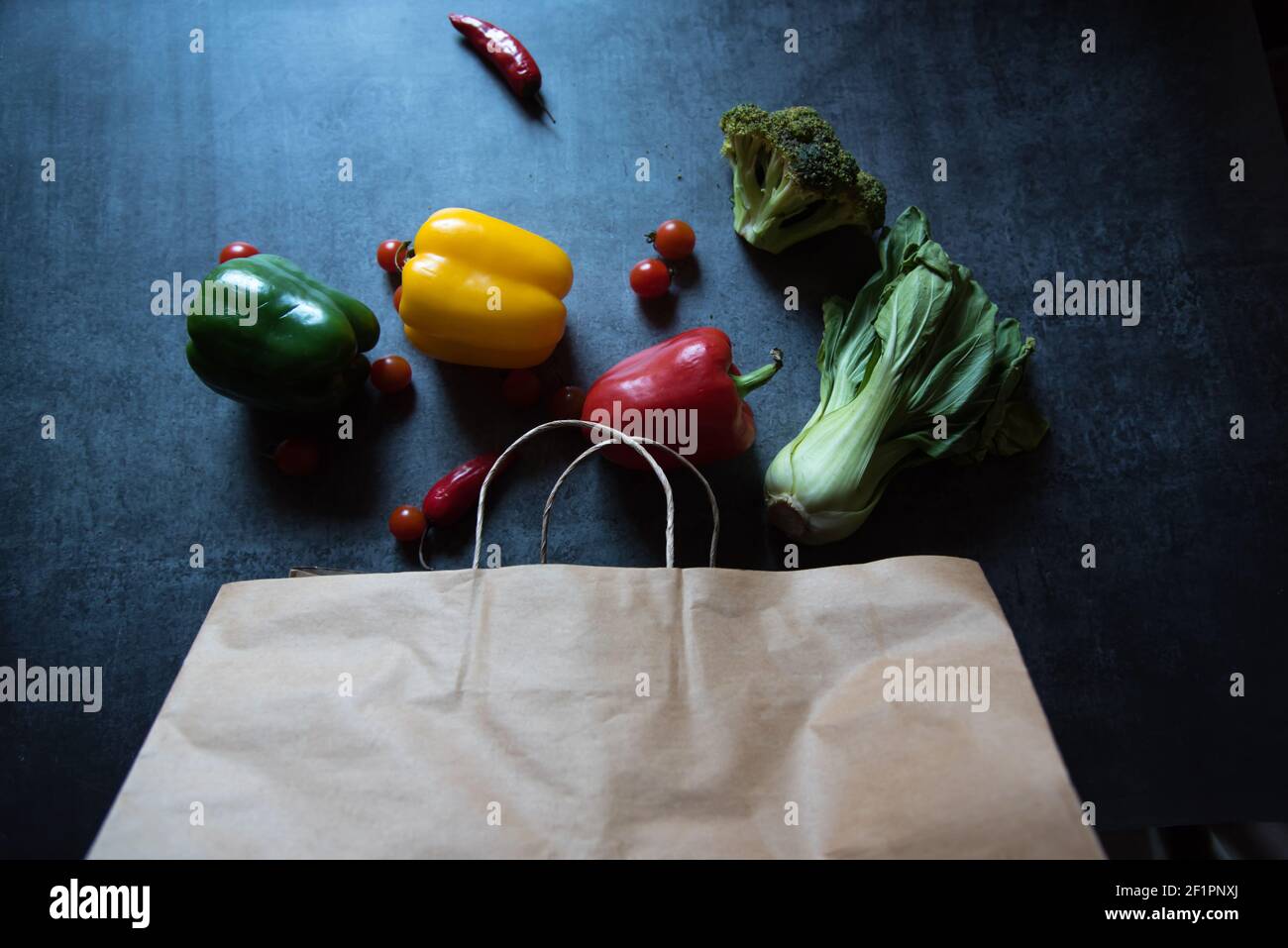 Alle natürlichen Gemüsewürze. Nahaufnahme, selektiver Fokus. Stockfoto