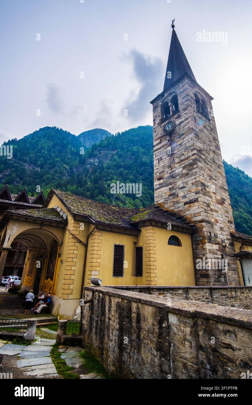 Alagna Valsesia, Italien - 22. August 2019: Die Kirche des heiligen Johannes des Täufers in Alagna Valsesia, Italien Stockfoto