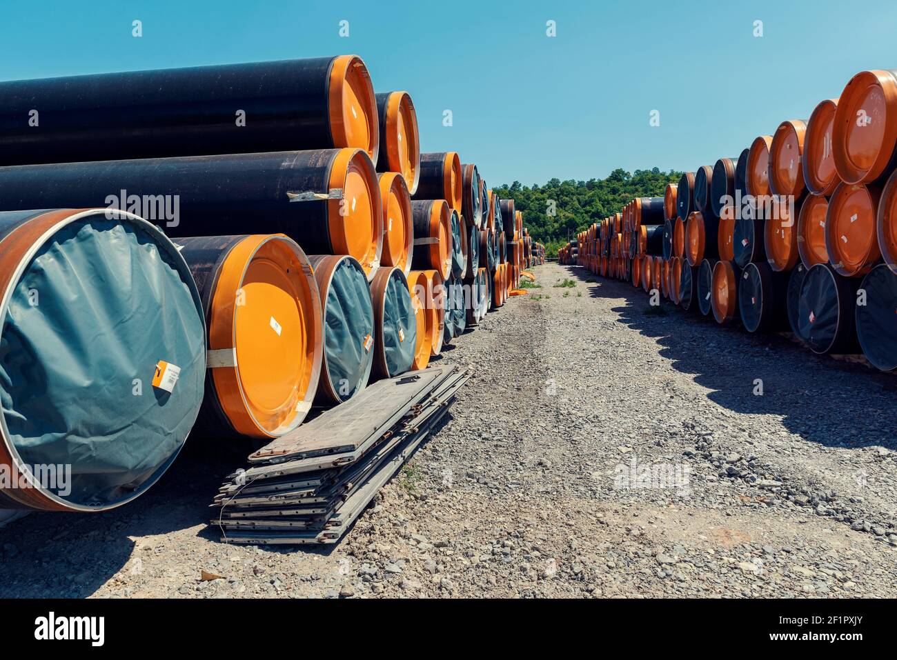 Bulgarien, Brusartci, 13th. MAI 2020: Leitungen für Erdgas in Speicher während des Baus von South Stream Pipeline in Bulgarien Stockfoto