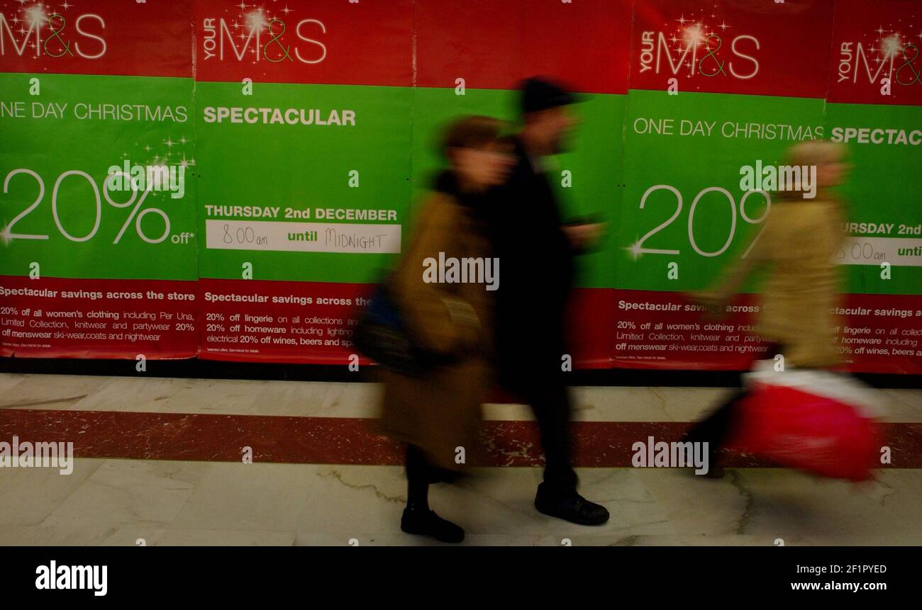 M UND S IN DER BRENT CROSS SHOPPING CENTER,2/12/04 PILSTON Stockfoto