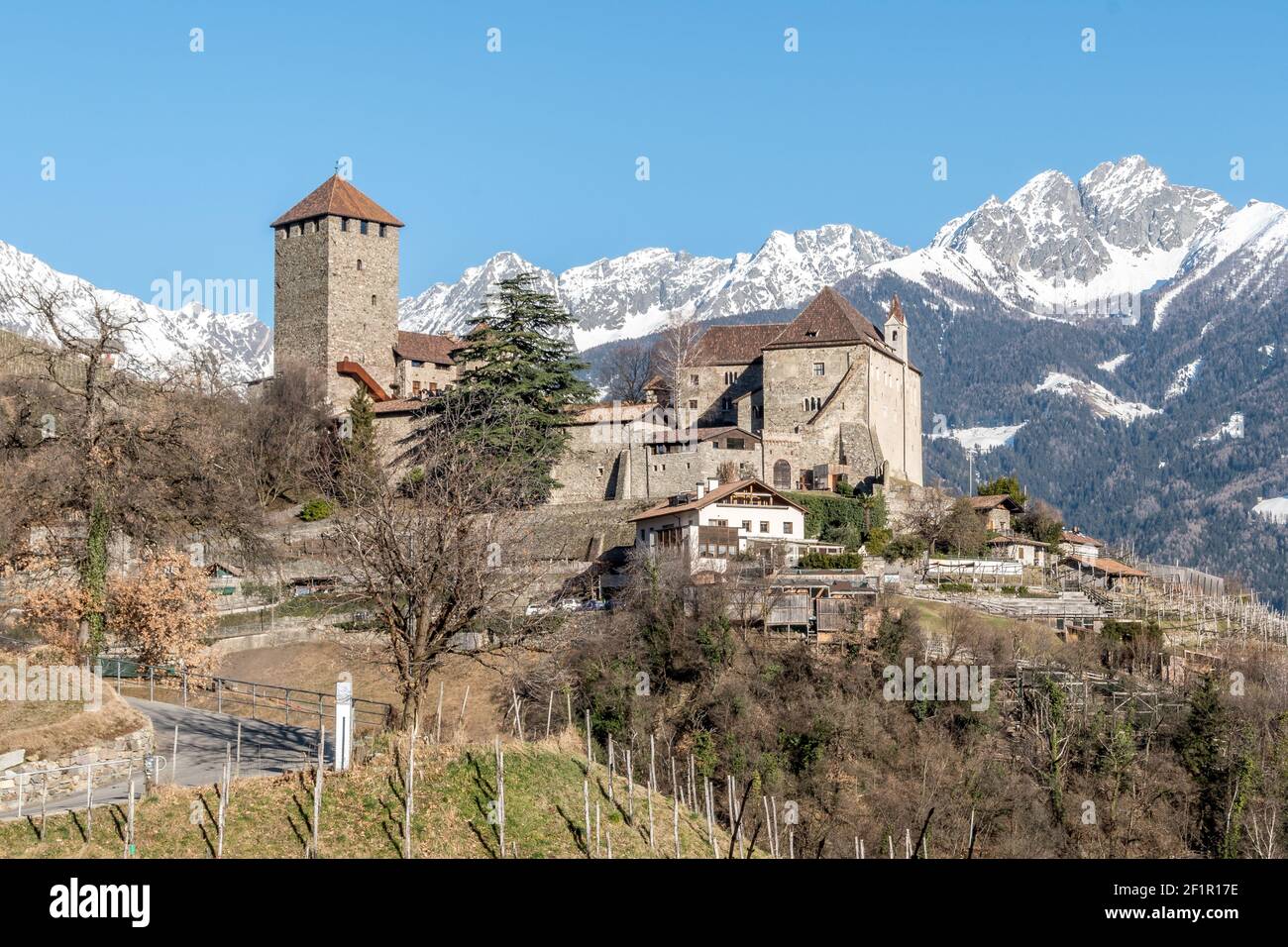 Blick auf Schloss Tirol (Schloss Tirol, Schloss Tirol) in Meran Südtirol - Italien - Südtirol - Südtirol Stockfoto