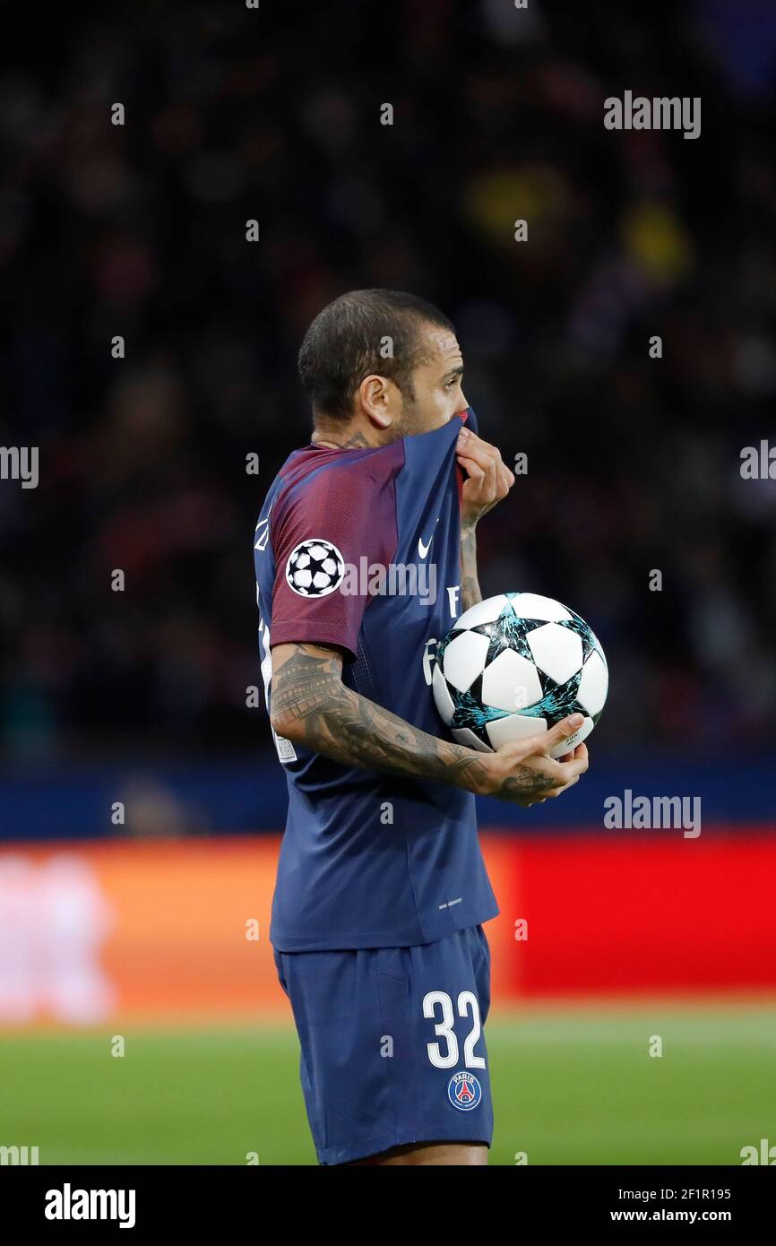 Daniel Alves da Silva (PSG) während der UEFA Champions League, Gruppe B Fußballspiel zwischen Paris Saint-Germain und Celtic FC am 22. November 2017 im Parc des Princes Stadion in Paris, Frankreich - Foto Stephane Allaman / DPPI Stockfoto