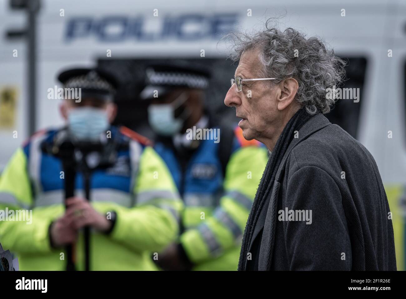 Coronavirus: Piers Corbyn nimmt an einer versuchten Anti-Lockdown-Veranstaltung von 20-30 Demonstranten auf Richmond Green im Südosten von London, Großbritannien, Teil. Stockfoto