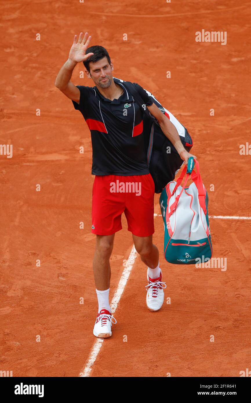 Novak Djokovic (SRB) verlor gegen Marco CECCHINATO (ITA), er begrüßt Anhänger am Ende des Spiels, bevor er den Spielplatz während der Roland Garros Französisch Tennis Open 2018, Tag 10, am 5. Juni 2018, im Roland Garros Stadion in Paris, Frankreich verlassen - Foto Stephane Allaman / DPPI Stockfoto