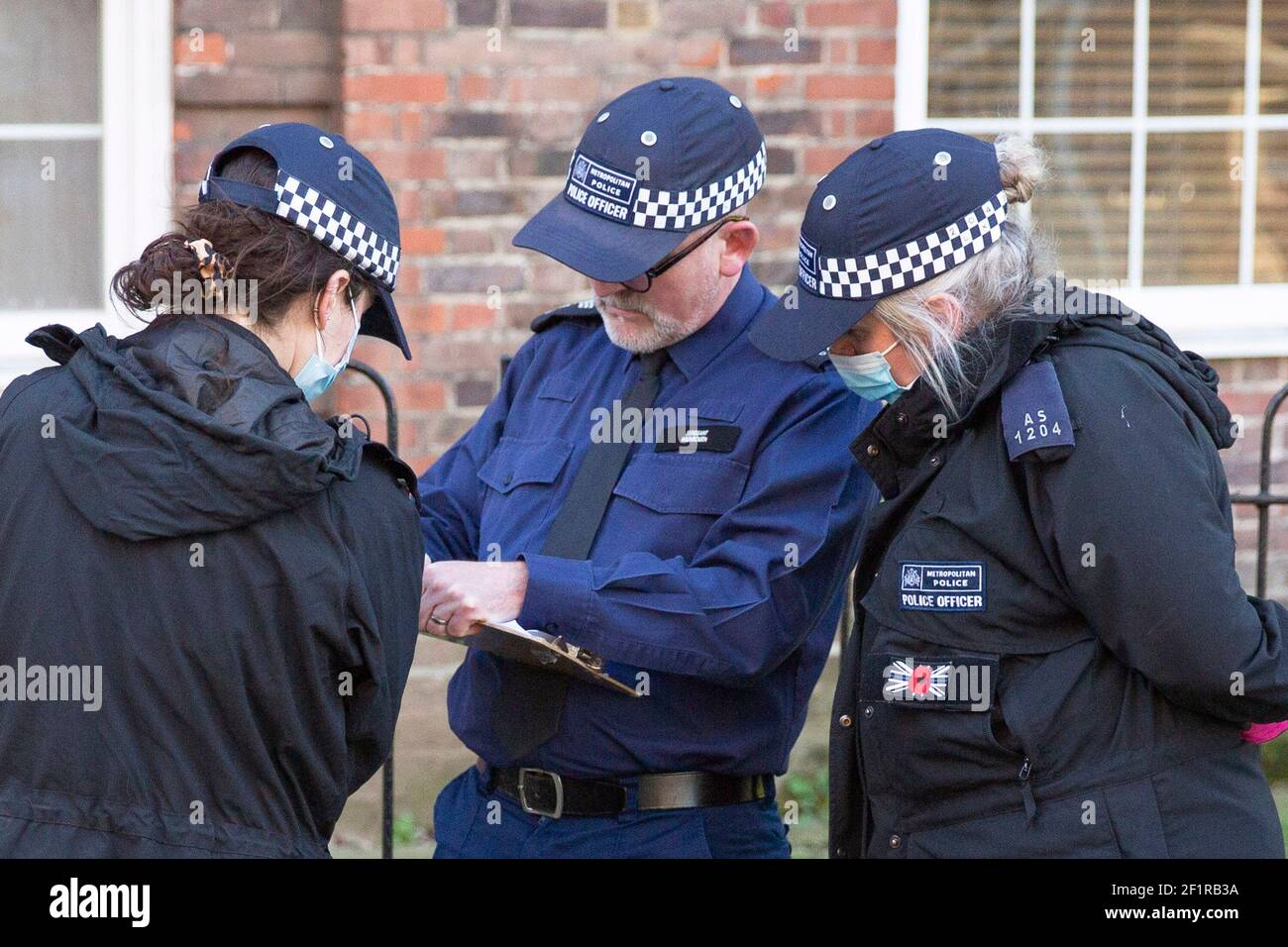 Ein Suchteam setzt die Suche nach der vermissten Frau Sarah Everard auf Clapham Common am 10th. März 2021 fort, die beim Heimgehen verschwand Stockfoto