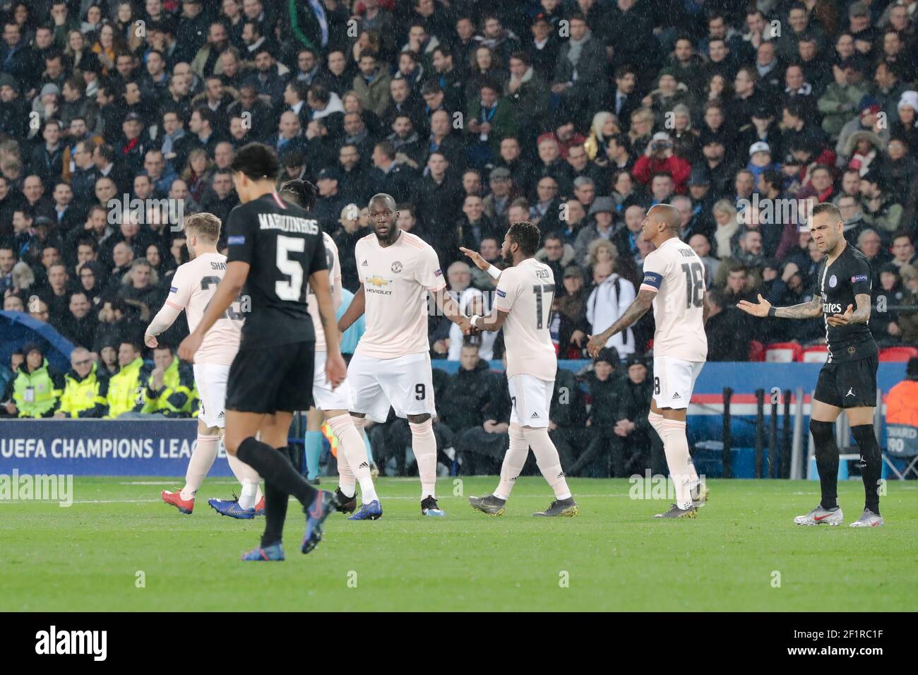 Romelu Lukaku (Manchester United) (eng) erzielte das erste Tor, Feier, mit Frederico Rodrigues de Paula Santos (Manchester United) (eng), Ashley Young (Manchester United) (eng), Diogo Dalot (Manchester United) (eng), Marcos Aoas Correa, Marquinhos (PSG), Daniel Alves da Silva (PSG) während der UEFA Champions League, Runde von 16, 2nd-Bein-Fußballspiel zwischen Paris Saint-Germain und Manchester United am 6. März 2019 im Parc des Princes Stadion in Paris, Frankreich - Foto Stephane Allaman / DPPI Stockfoto