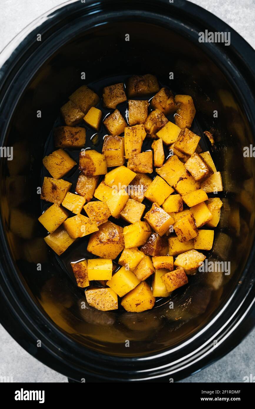 Butternut Squash in einem Crockpot gekocht Stockfoto