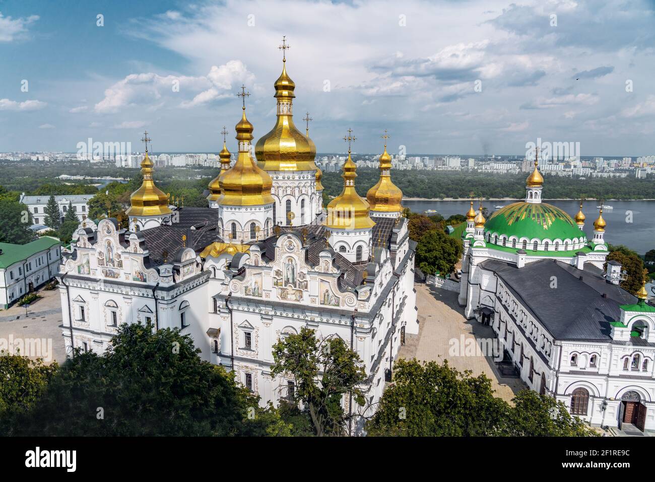 Luftaufnahme von Pechersk Lavra Kloster und Dormition Kathedrale - Kiew, Ukraine Stockfoto